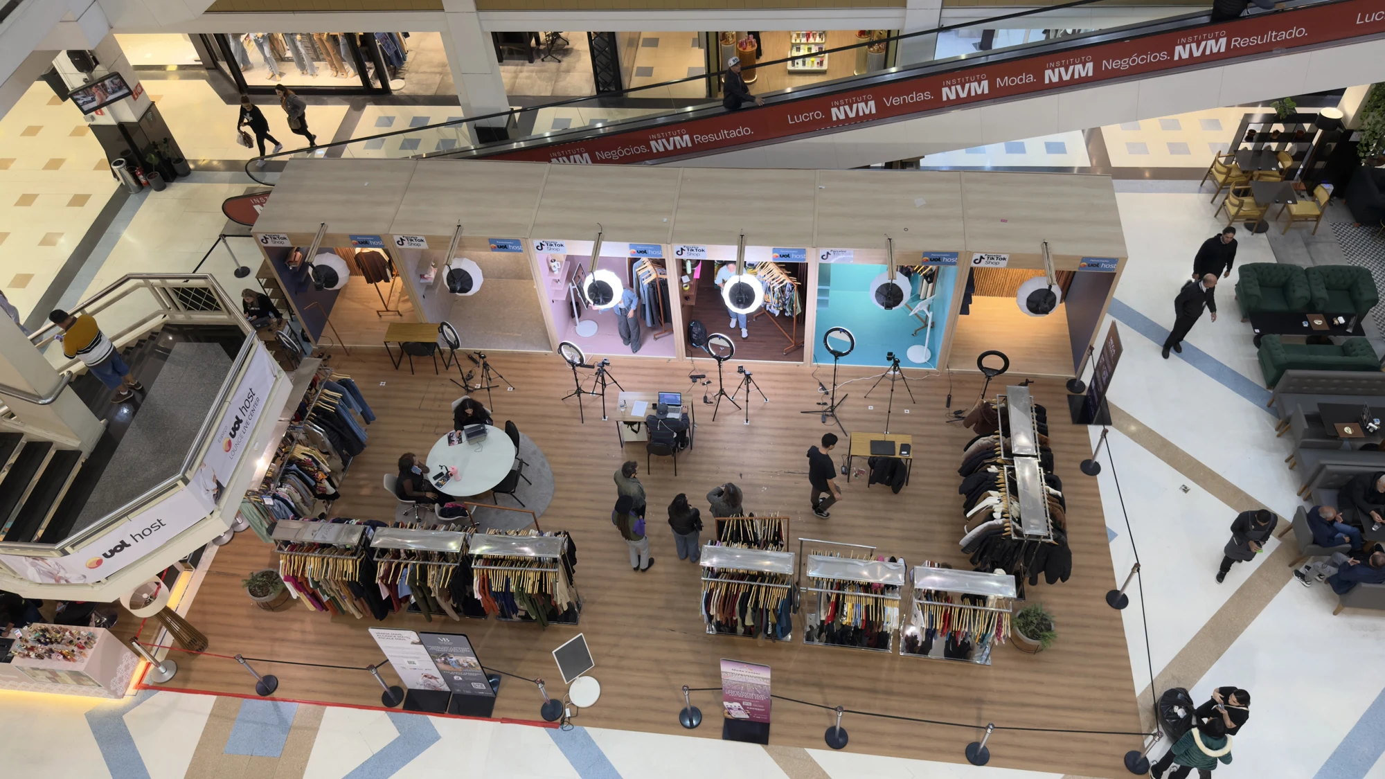 Foto da operação de lives instalada em shopping