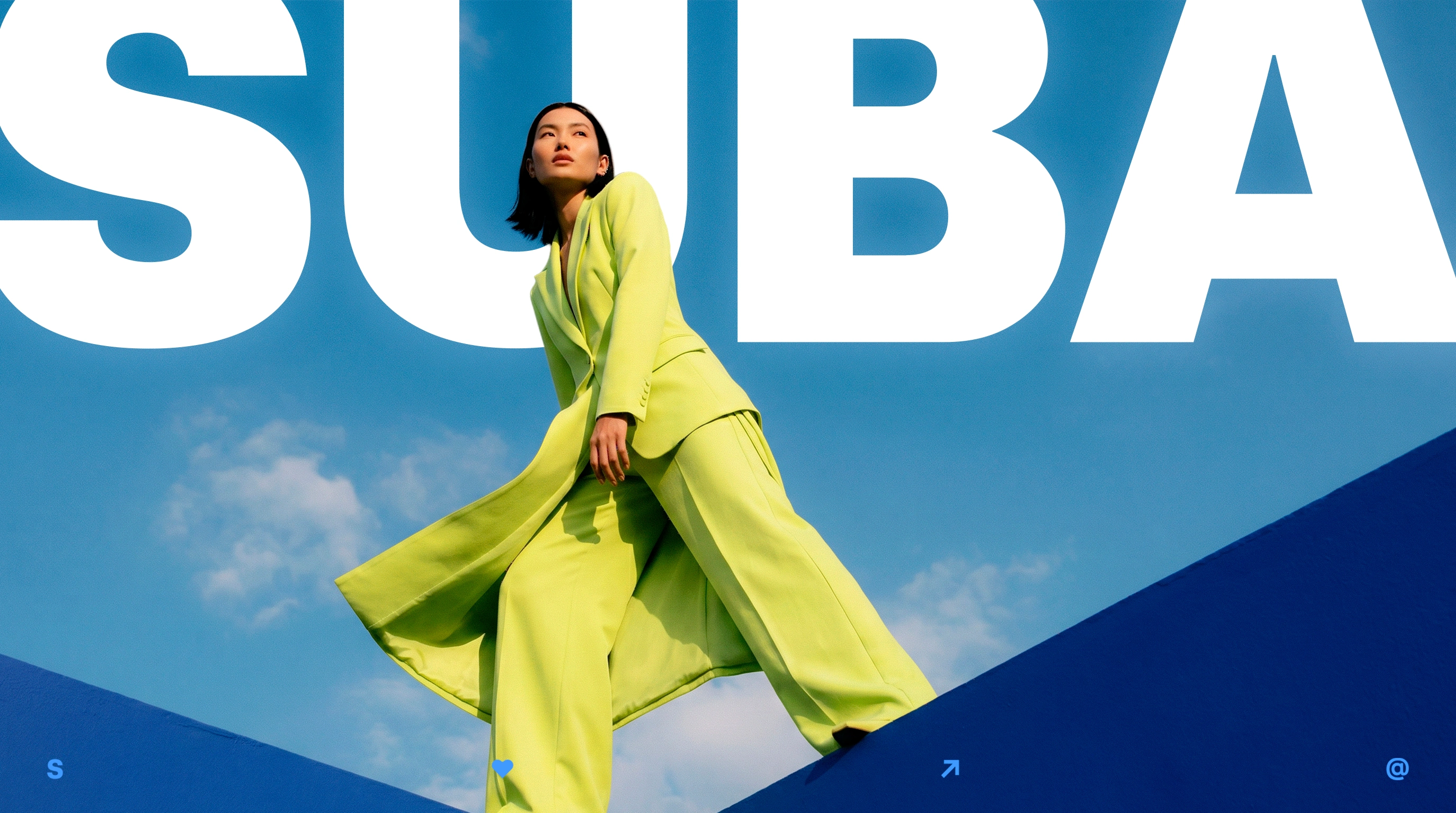 Arte original SUBA: modelo de roupa verde sobre céu azul